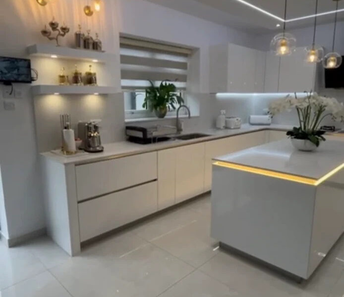 Side Extension by UCG